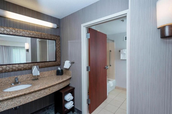 Courtyard by Marriott Bangor image 11