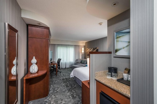 Courtyard by Marriott Bangor image 8
